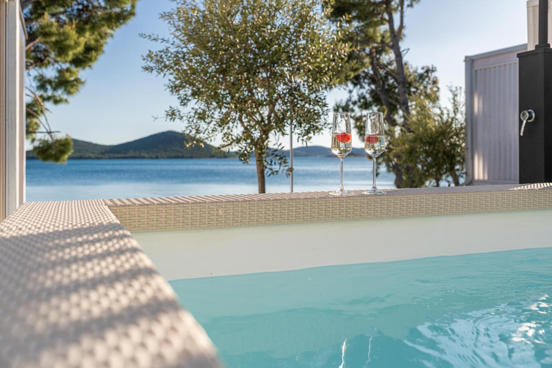 Buqez&Vita OI Concept Village Drage Exterior foto